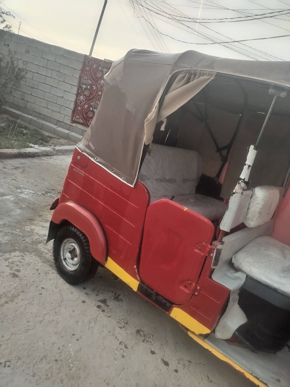 سلام عليكم تكتك للبيع موديل 19 تكتك جاهزه اي نقص مابيها تخم تايرات دوشمه مكينه لا تنقص لاتبخر تكتك خير من الله بسمي السعر 5 قفل مكاني دوايه  الاتصال على رقم ***********
