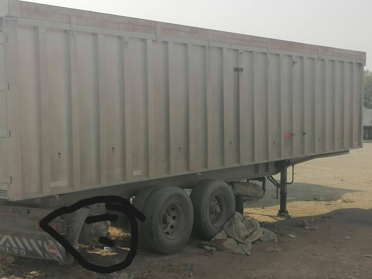 نساف فافون دنكير مدور ثلاث دنكير يرهم دبل تاير حمولة 47طن تلفون ***********
