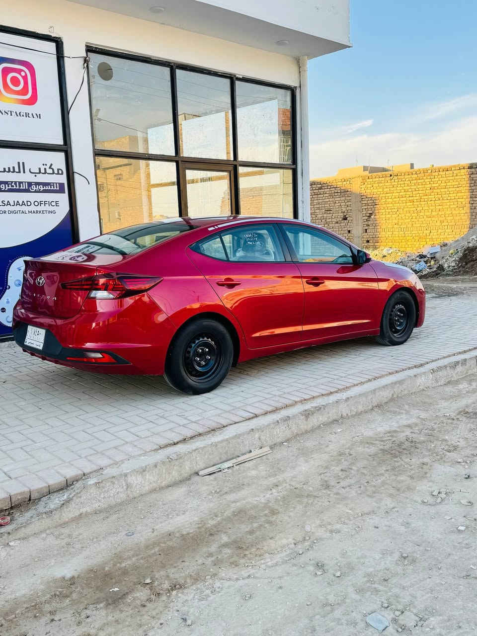 سلام عليكم النترا قادسية 
موديل 2020 امريكي حادث بنيد مبدل فقط  وجاملغ ونص باب راشيهن ملاون باقي سياره مكفولة سياره جديده وجاهزه معنه كلمه منقصها كلشي ماشية77  مكينه 2000 مامفتوحه تبريد ثلج تتفئه تخم تاير جديد حداديه جاهزه من كلشي مكاني الديوانية حي الجامعه 
سعر 120 وبيها مجال بالعافية ع يأخذها 
اللاستفار تواصل ع رقم ***********
