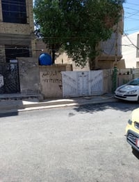 دار للبيع سكنية بموقع راقي ومخدوم في (شهداء السيدية). 📌 تفاصيل: ▪️ الم...