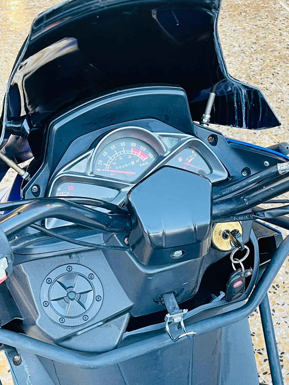 السلام عليكم
شباب دراجه سنترونك 2023 

دراجه حلوه كامله مكمله نضيفه كدام عينكم ماشاءالله حض وبخت كفاله عامه من المحرك والكهربائيات كلشي شغاله ومحركه ممفتوح السعر 700 الف  مكلف بل نشر

رقم صاحب الدراجه  ***********
