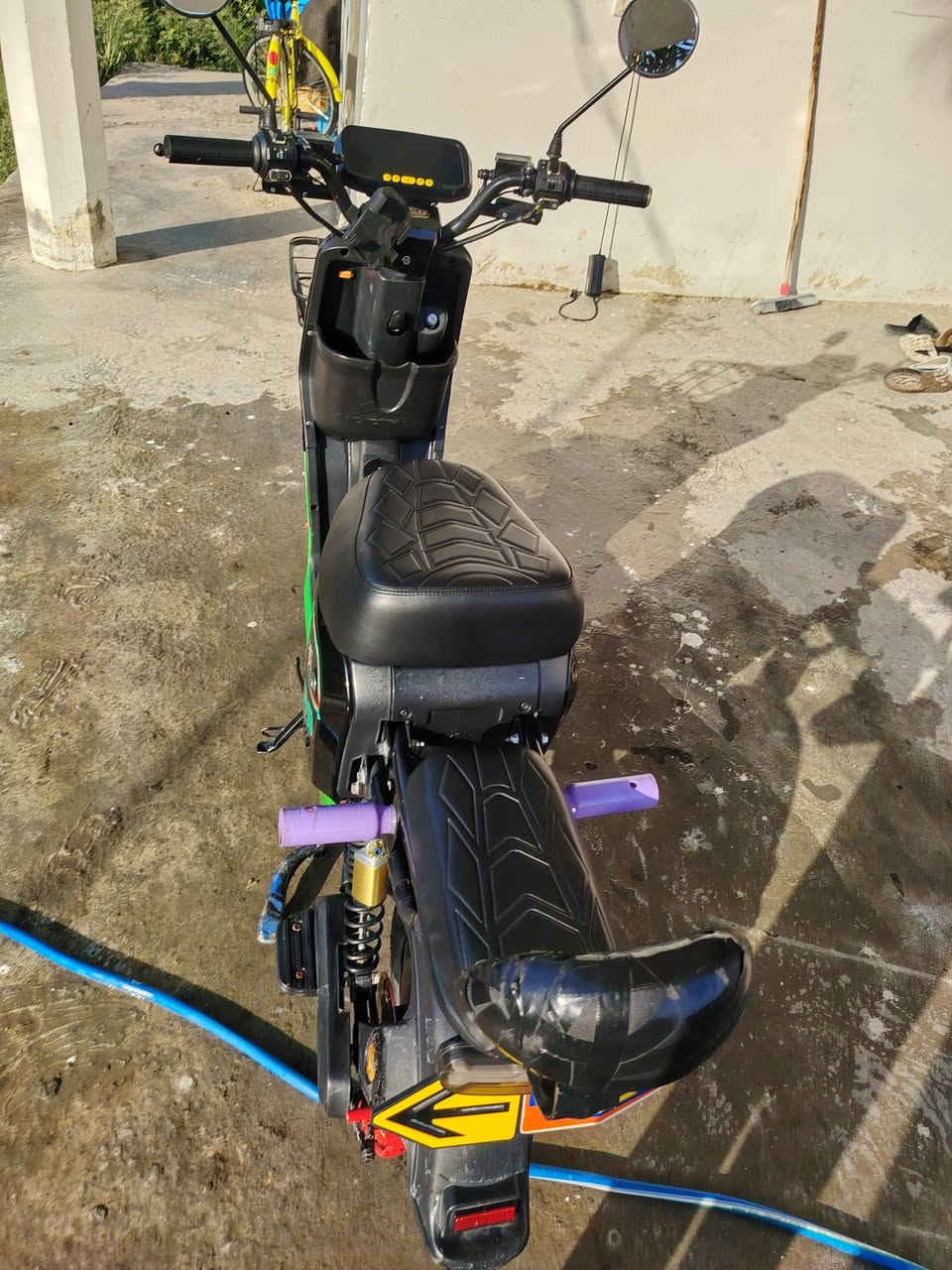 سلام عليكم ورحمة الله وبركاته دراجة شحن نوع r9 فول مو اصفات موديل ٢٠٢٦  قراظهة كاملة ن قصهب س كفر شاشة لمو شراي لايتصل  الرقم***********
