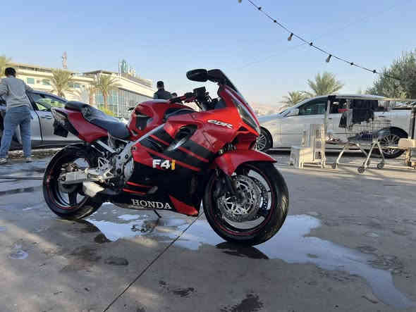 السلام عليكم شباب افوراي 600شرط كير ومكينه 
العنوان سليمانيه 
السعر 17 وبيه مجال مستعجل ع البيع 
***********
