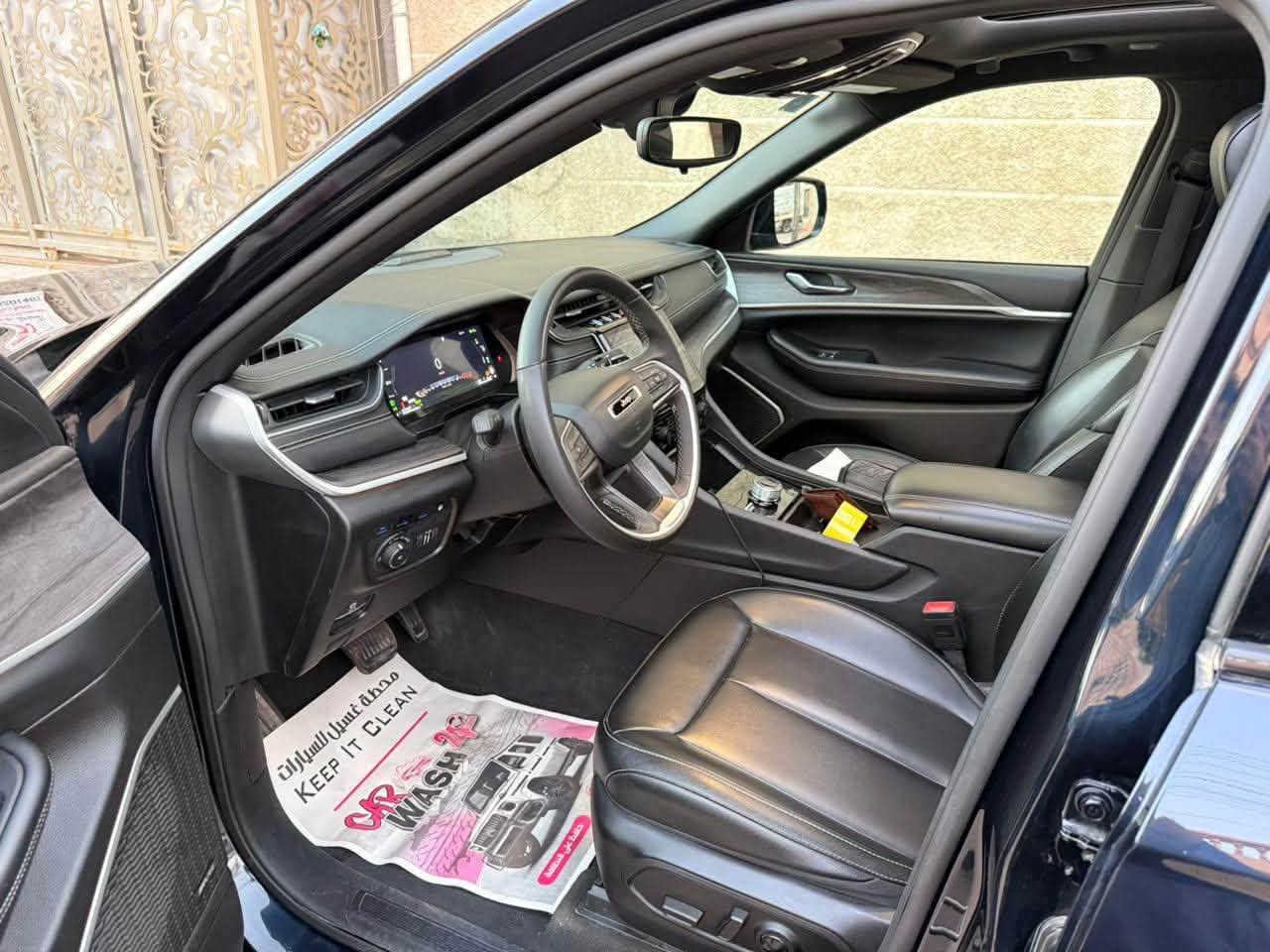 السلام عليكم ورحمة الله وبركاته 🌹
🚙 للبيع جيب جراند شيروكي 2024 هايبرد (4xe)

✅ فول مواصفات
✅ محرك 4 سلندر تيربو هايبرد
✅ بدون صبغ نهائياً
✅ بحالة الوكالة، استعمال نظيف جداً
✅ فحص كامل وما يحتاج أي مصروف
✅ السيارة جاهزة للاستخدام
السياره حادثها فقط بارد  بسيط وكل  نقص ماكو تشغل وتطلع ماشيه ٣٠
السياره باسمي تحويل مباشر 
المكان بغداد حي الخضراء 
💰السعر: [٢٩٠$
للتواصل ***********

