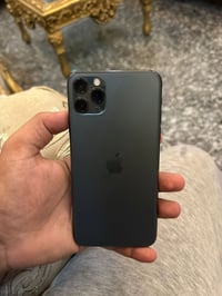 11 pro Max ايفون ١١ برو ماكس للبيع   مبدل فقط بطاريه والشاشه بيها شخوط...