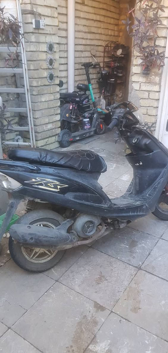 دراجة ماكس عدلة مكينه ممفتوحه كفرات تجاريه دراجة رايدها ب٤٥٠ الف مكاني حي العامل ناقصه عداد دشبول ومازدة خلفيه رقم ***********
