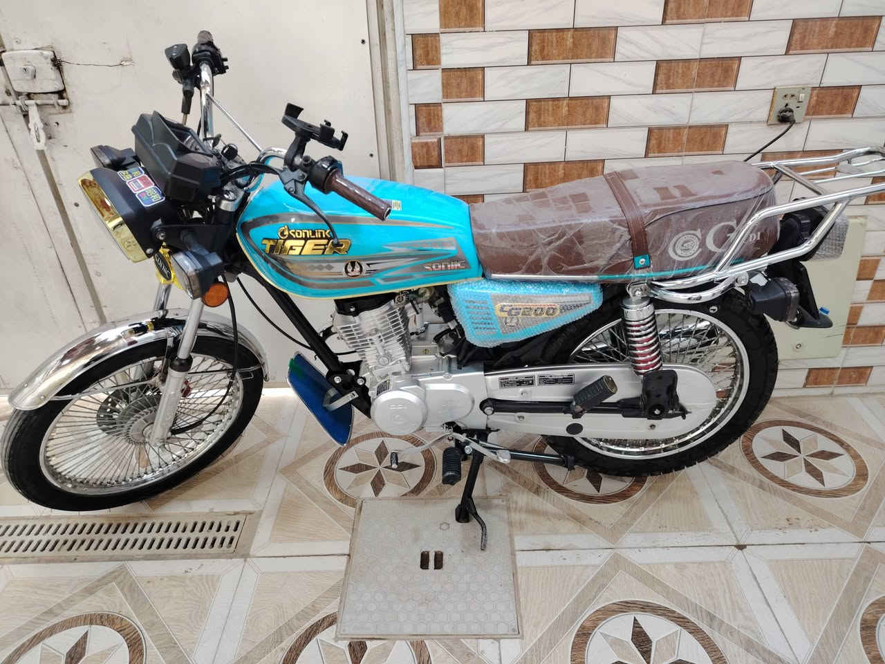 السلام عليكم البيع دراجة اربعه كير نوع تايكر موديل 24 اوراق كاملات(٦ او مكاتبت مكتب) مكفوله كفاله عامه مقدم دسك  لاتات كلهه لد او زنون كيج الكتروني او شاحنت مبايل السعر 825 عنوان نجف حي العسكري كبل شارع السبيس يم صيدليت احسان كاضم رقم المبايل***********
