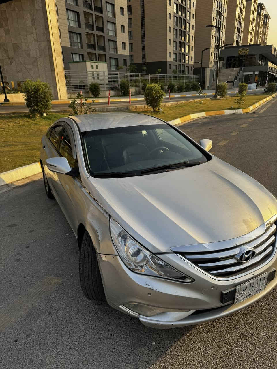 السلام عليكم
هونداي سوناتا موديل 2014 خليجي
محرك  2000 دوش 
 ماشيه 158 الف كير محرك كفاله كهربائيات 
شاشه كاربلاي 
تبريد قطعتين ثلج 
السياره مثل مموضح بلصوره بيهة جاملغ امامي عكس السايق مطخوط ومامعدل بسبب عدم التفرغ 
وبيهة الباب خلف السائق معدل 
ولسيارع بيهة شويه جرادات 
رقمهة بغداد بأسمي
داخلهة نضيف جداً فقط كشن السايق 70%
السياره رايدهة 120 وبيهة مجال ان شاء الله 
التواصل على الواتساب 
***********
العنوان بغداد حي الجهاد
