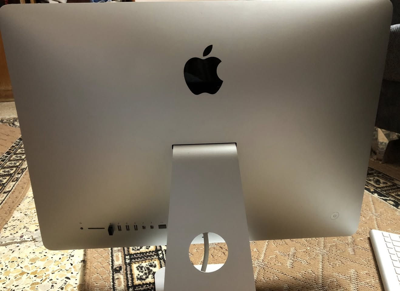 للبيع iMac 🖥️ نظافه ٩٠٪؜
ذاكره 1 تيرابايت
شاشه 21.5 بوصه
دقه الشاشه 1080/1920
معه 10 سماعات 🔊 ستوريوا 
وكاميرا أمامي بدقه 48 mp
وسماعات  مكالمه عدد إثنان 
وماوس وكيبورد الأصلي مالتها من شركه أبل
ومعالج 1.4ghz dual -core i5
وذاكره عشوائيا 8 غيغابايت 
الرسومات 5000 intel HD graphics
السعر((( ٥٢٠ الف))) رقمي واتساب فقط 
((***********))
مكاني المثنى -السماوه قضاء الرميثه
