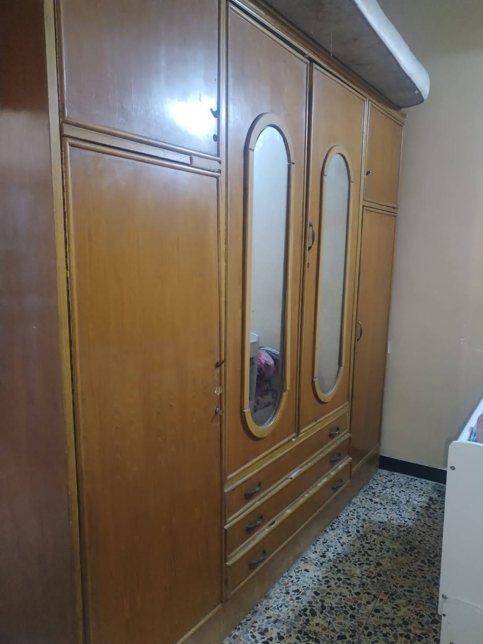 ك
كنتور صاج 4 أبواب وملحق نظافه فول السعر 225  وبي مجال العنوان الدوره حي المعلمين 
***********
