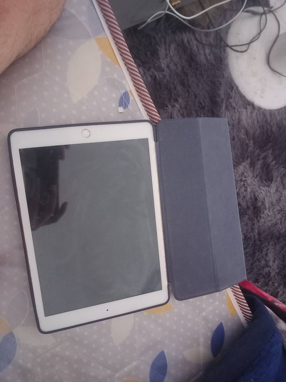 ايباد 7
ذاكرة ١٢٨ 
مبدل كلاس شاشة 
بيع او مراوس حسب القناعة 
شراي خاص او اتصال ***********
