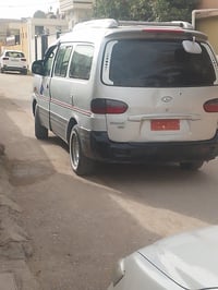 من بعد السلام سيارتين لبيع 2007 نثنينه وحده رقم دولي بسمي والثانيه رقم...