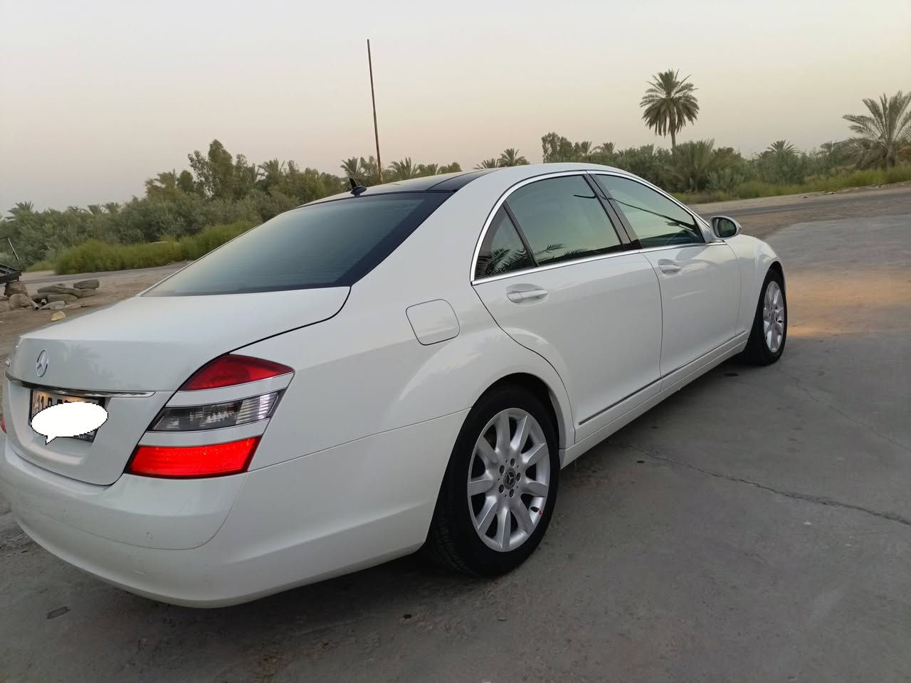 مرسيدس S350 ضاعت علامت الجنطه وخليت علامة S500مكانها موديل 2009خليجي رقم بغداد مميز بأسمي ماشيه 144الف إسبير مانازل..
- دخول ذكي بصمه تشغيل و أربع ابواب بصمه.
-  أبواب شفط وجنطه كهرباء.
-  4 كشنات كهرباء+5بردات كهرباء .
- بانوراما ولايت متحرك داينمك.
باقي المواصفات إذا أذكرها ماتخلص الجناي يعرفها..
باختصار السياره كل شي بيها بلاد عدى صبغ جزء من الچاملغ الخلفي جهة السائق أثر شخوط فقط..
رايدها ب220 ورقة وبيها مجال مكاني بابل للاستفسار ***********
