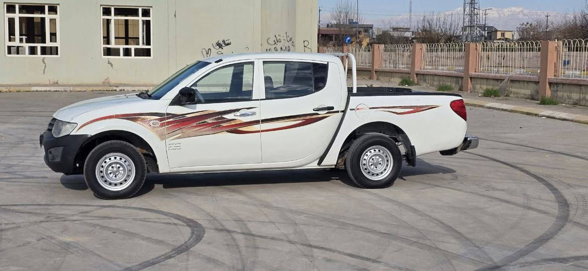 مستەربۆشی مۆدێل2010بڕاوەی بدوبەی علوج کەفیلی ماڵی مەدەنی دەکەم دوسێ پەڵە بۆیاخی هەیە چوارتایەی مام ناوەندی لەژێرە چرکەی تیانیە گێڕومەکینە بەشەرتی فیتەر مەکینە بانزینە کارەبای هەموگیانی ئیشدەکات تەبریتی ئیشناکات بەس کۆپلێسەری پێوەنیە دەعمولێدراوی نیە ماڵی دۆستە دینارێک مەسرەفی نیە سعر53گەڵاو مەعمەلەیە برایانەی تایە شوێن هەڵەبجەی تازە ژم***********ڤایبەرواتساپ لەسەڕەقەمە دار بنديهكان, السليمانية
