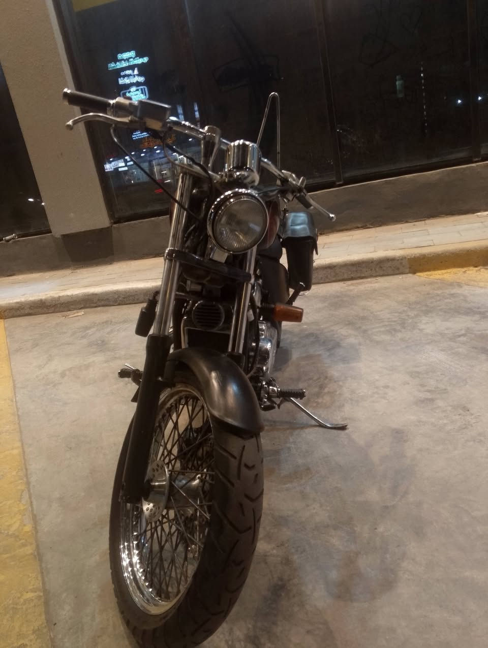 سلام عليكم 
للبيع هوندا ستيد 400
مكينة خير من الله 
گير مضبوط 
صوت بلادي
الدراجة مرتبة وجاهز  السعر:1٫400,000 
 المكان: بغداد – الحرية الثانية
📞 للتواصل: ***********
