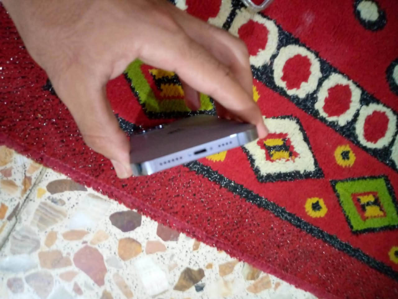 السلام عليكم 13برو ماكس مكفول كفاله عامه بطاريه84 السعر750وبي مجال مكاني بغداد حي اور سبع قصور ***********الاستفسار
