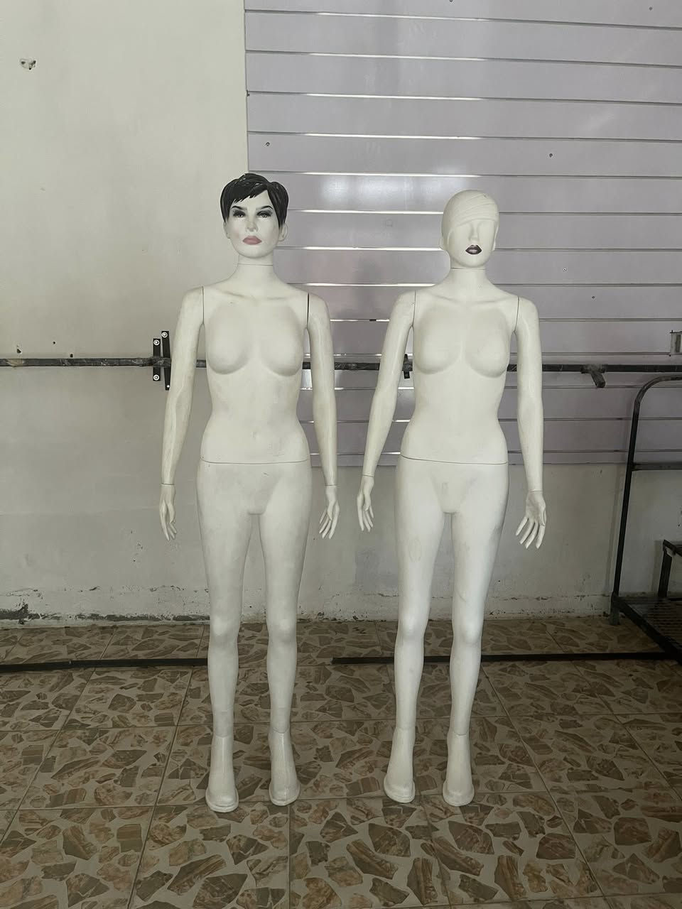 بوكى ئافرتان ومندالان ده ستى دووبؤفوشتن به هه رزانين نرخ هه ركه س هه رجوريكى ده وى ره سم بؤبنيرئ نرخى بئ ده ليم شوينمان ده ربه نديخانه كه ياندن هه يه واتساب فايبه ر***********
