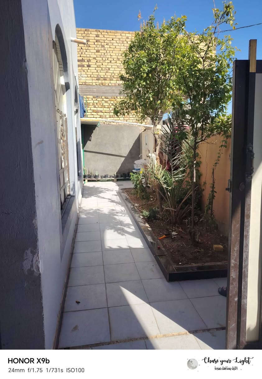 الدرار للبيع   طابو زراعي سند 25 قرار محكمه مداور ثاني يوم اصو100%100مساحه 217متر 
الاساس رفت 
بناء بلوك  
يتكون على  ستقبال وصاله
وغرفه نوم
وطابق ثاني بي بس غرفه 
 ومطبخ وتخاريج  داخليه 
وخارجيه 
كافت الخدمات  
مدارس  خط نقل ماي كهرباء 
وقريب عن شارع العام اقل من 50متر عن شارع
عنوان علوه الفحل
قرب من صيدله هنده  الاستفسار اكثر تصال على رقم ***********
