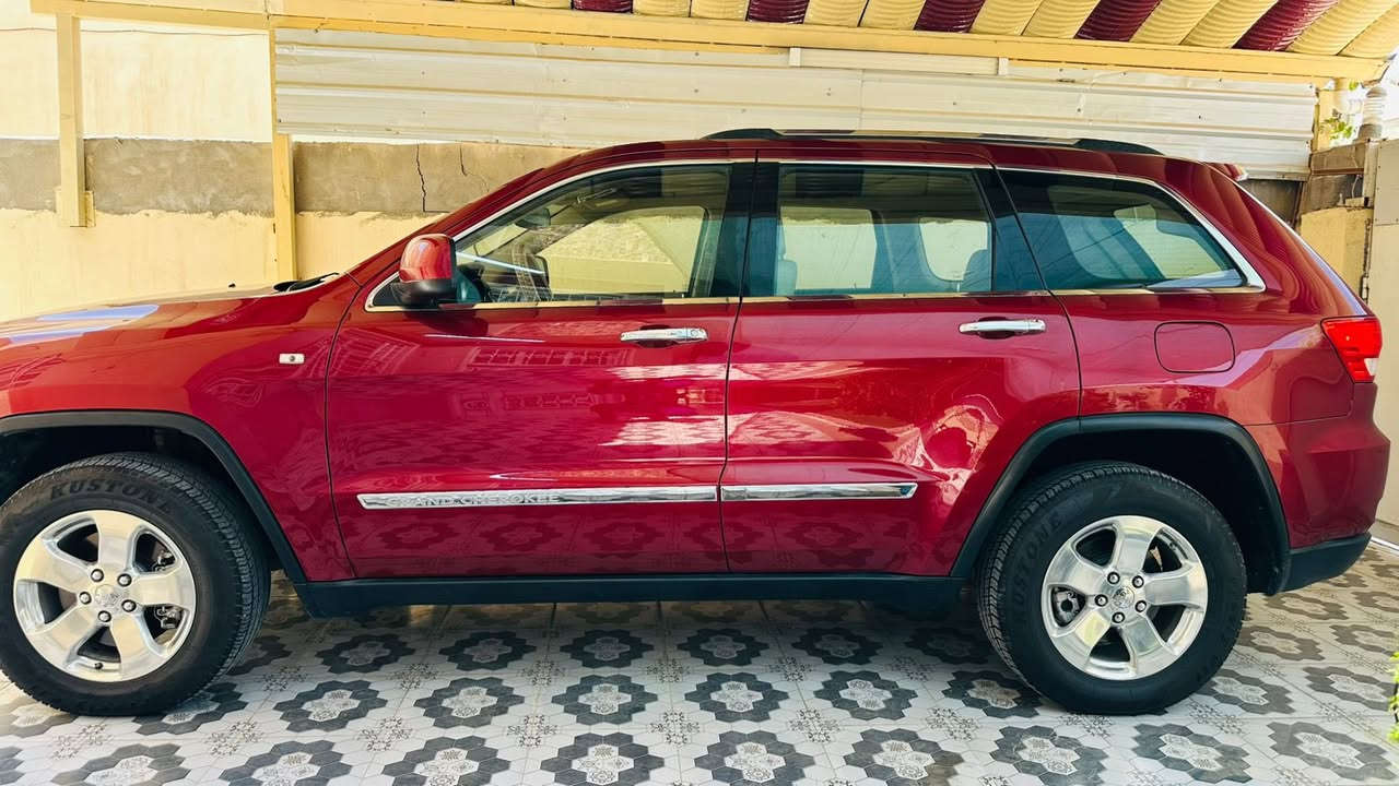 السلام عليكم
جيب 2013 خليجي ليمتد بلص (جگات)
فول مواصفات للاخير 1/1
مكفولة
ماشيه 95 ميل  
وضع شركه
گير ومحرك واكسل مكفول 
مواصفات 
سقف بنوراما 
فور ويل4X4
بصمتين مع السيارة 
تشغيل بصمة 
بيبان بصمة 
الداخل بيجي 
شاشة كبيره 8.4انج 
نضام خارطه (GPS)
كشنات جلد 
مقاعد امامي كهربائية 
حدادية جديد من الصدر للصدر
تخم تاير جديد
المكان/ حلة
***********
