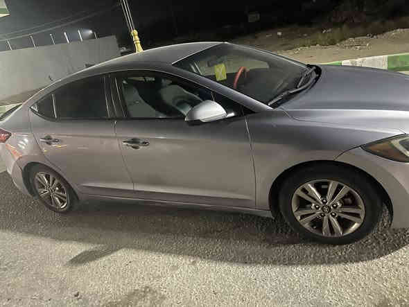 سلام عليكم سياره الانترا  مديل 2017 سياره فول عده الفتحه سياره حادثه قبق جنطه وجاملغ وباب بدون دواخل سياره جديده مانقصه شي معرضه ١٢٠وبيه مجال الاستفسار الاتصال ***********
