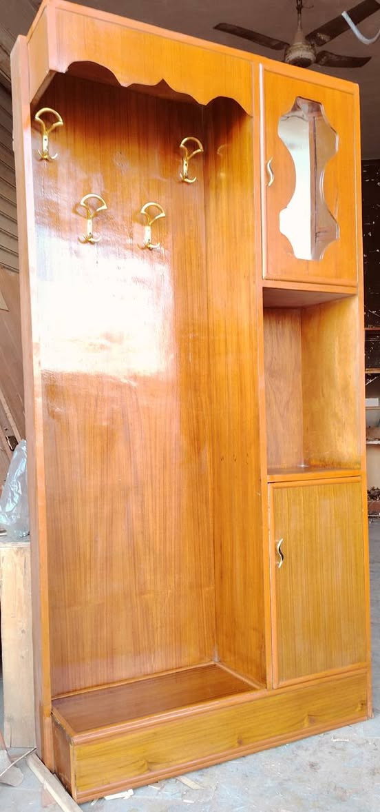 غرفة ٦ابواب ملحق صاج الارتفاع مترين ٣٥ والعرض ٣امتار و١٠ السعر ٥٠٠ وبيها مجال بسيط مكاني بغداد الشعلة هاتف *********** وبيه واتساب
