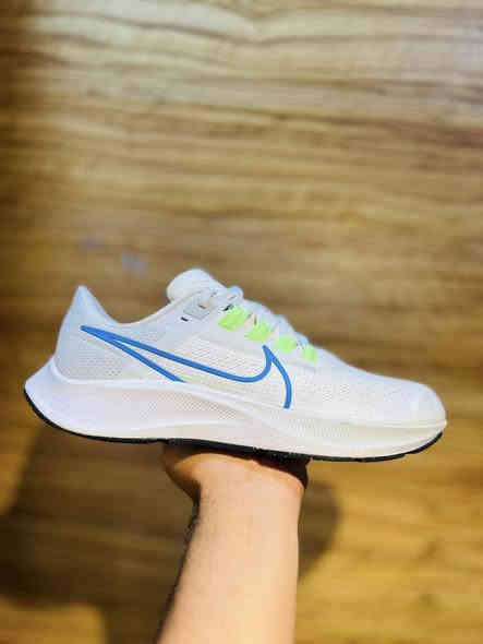 نايك زوم 
باله امريكي اصلي 
قياس 44.5
طول القدم 28.5
النظافه 100.100
توصيل جميع المحافظات 
للحجز واتساب 
***********
