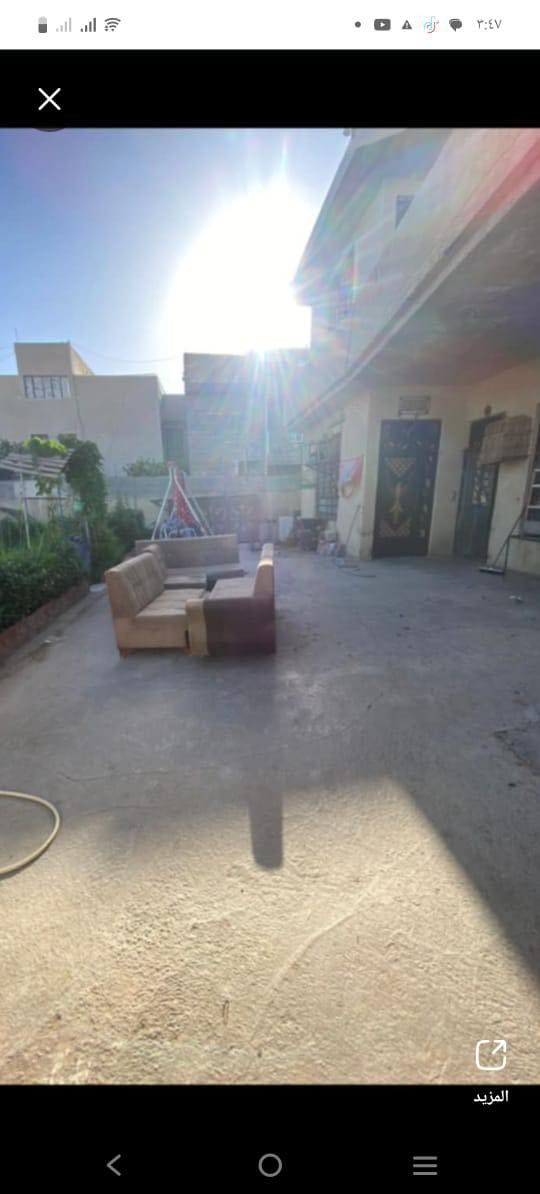 دار زراعي سند ٢٥ مساحة 540طابقين يتكون من ٥غرف نوم وصالتين كبيرة واستقبال وهول وكراجين وحديقه وحمامات داخلية وخارجية والبيت يطل على فرعين مسلح الأرضية كاشي والموقع خلف مطعم سمينه والاتصال على رقم الموبايل ***********
