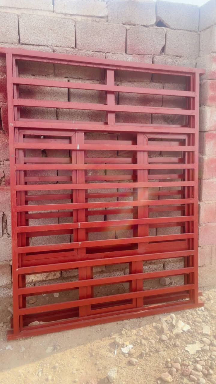 بسم الله الرحمن الرحيم يوجد لدينا جميع انواع الابواب والشبابيك جميع القياسات سعر المتر 45 وابواب خارجية العنوان قرب سيطرة الالبان القديمة هاتف ***********//***********
