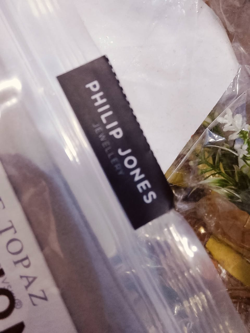 سوار مجهول المعدن ماعرف اذا ذهب ابيض او فضة او فولاذ مع حجر التوباز الأزرق القياس فري سايز من مجوهرات فيليب جونز العالمية مع كامل ملحقات من  شهادة وكييس قماش وبطاقة المعومات ولا زال الكيس مغلق بختم الشركة  ..  الي مهتم يزايد علي والمزاد ينتهي باجر


**إذا كنت صاحب هذا الإعلان وتريد حذفه لأي سبب، رجاءا أرسل رسالة إلى الدعم الفني**