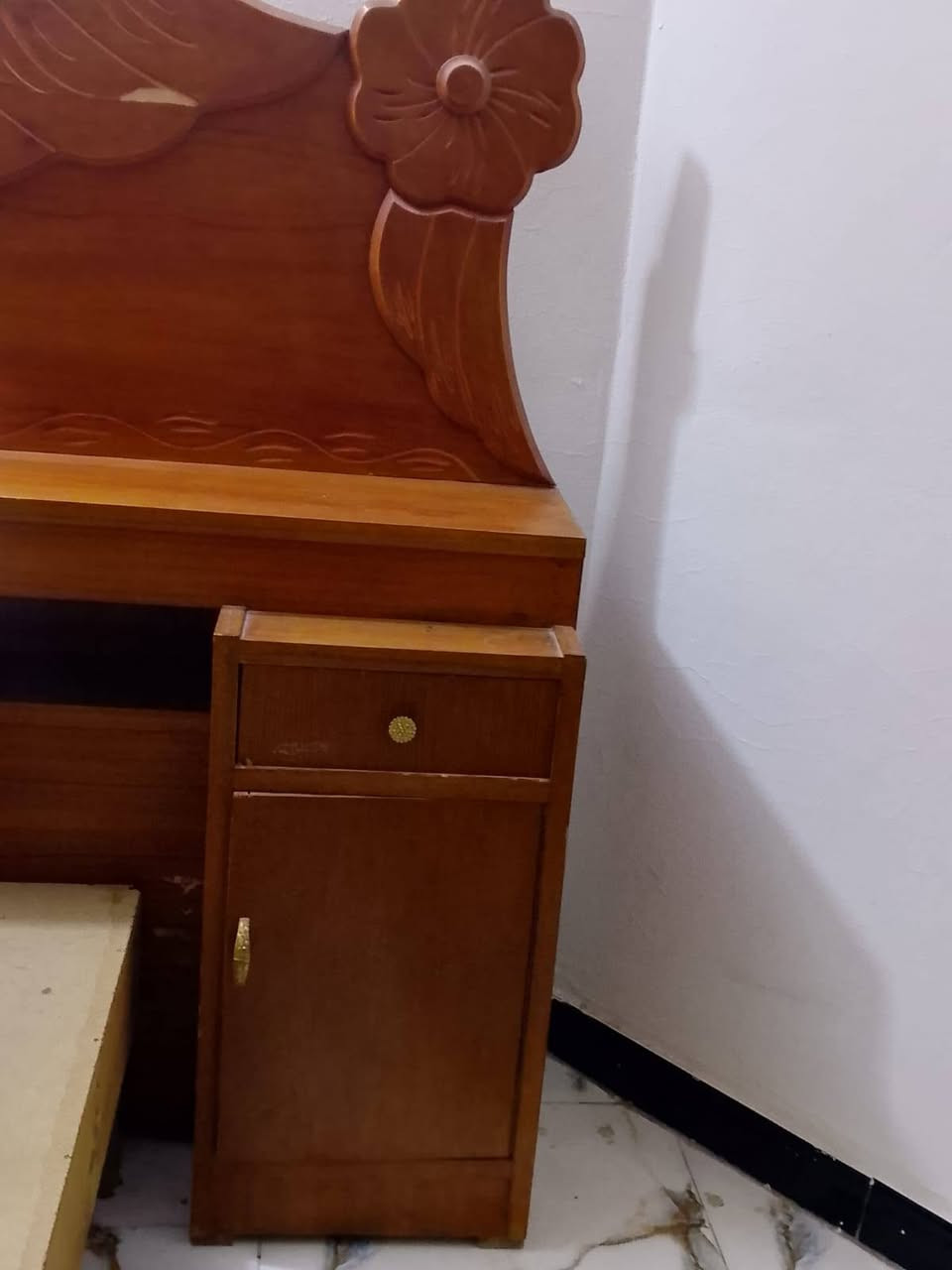 بسم الله الرحمن الرحيم من معمل ومعرض أبو مصطفى العزاوي تم استبدال غرف نوم قديمه بغرف نوم جديده حسب الطلب لاخونا أبو علي الزهيري. ** العنوان ديالى قضاء المنصوريه دلي عباس قرب دراسة الزنابق الاستفتاء على الرقم ***********
