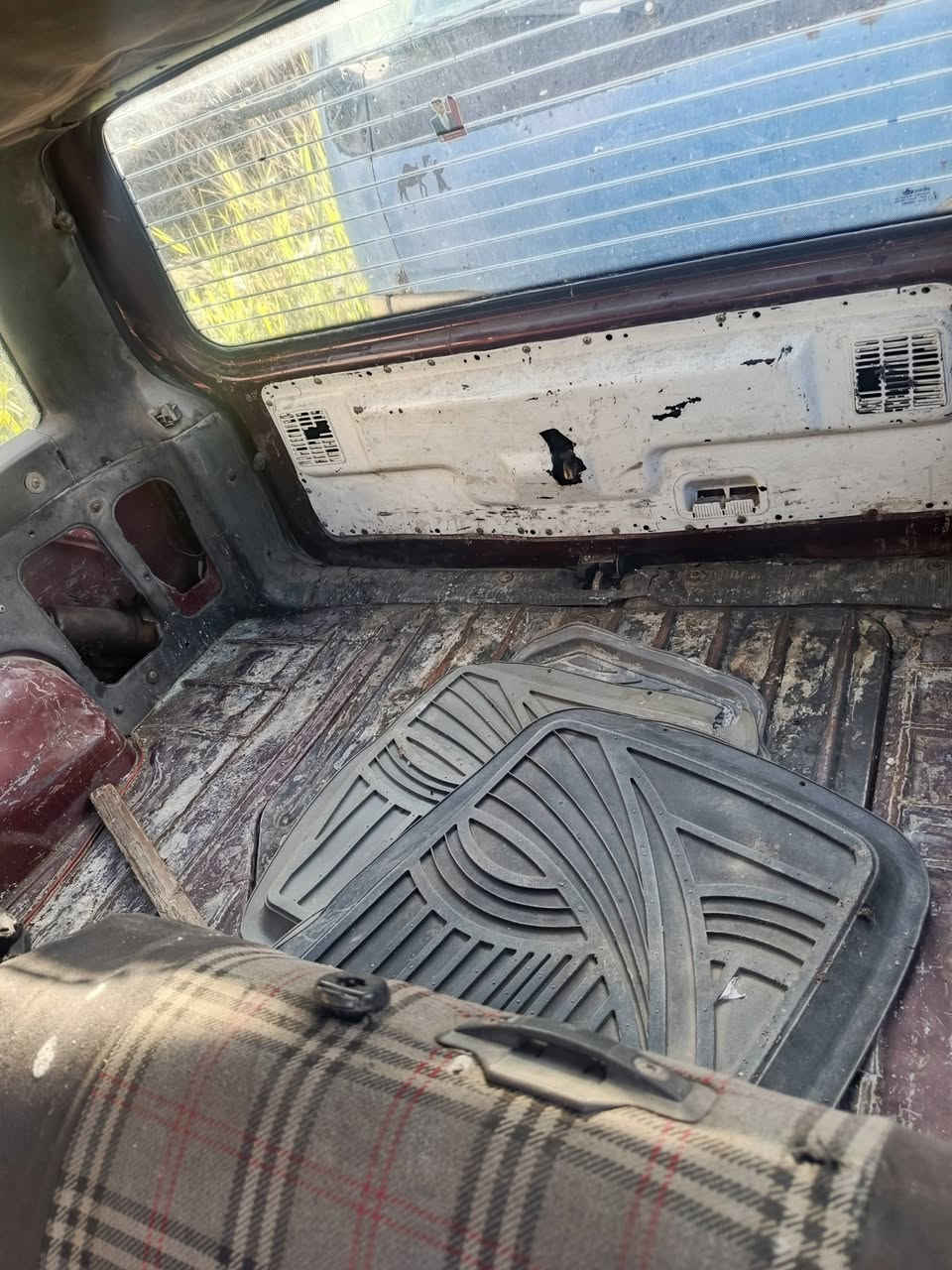 للبيع سياره كاديت ستيشن 16 كاربون بيها متروكه اكثر من شهرين سنويه خضره عندي وكاله عامه مطلقه ام الباركود شرط التحويل موديل 91 السياره ما تشتغل ما اعرف ايش بيها يمكن كايمه وابيع 10 ورقات وبيها مجال ‏‪***********‬‏ مكان موصل الأيسر المزاع غير متواجد عل فيس
