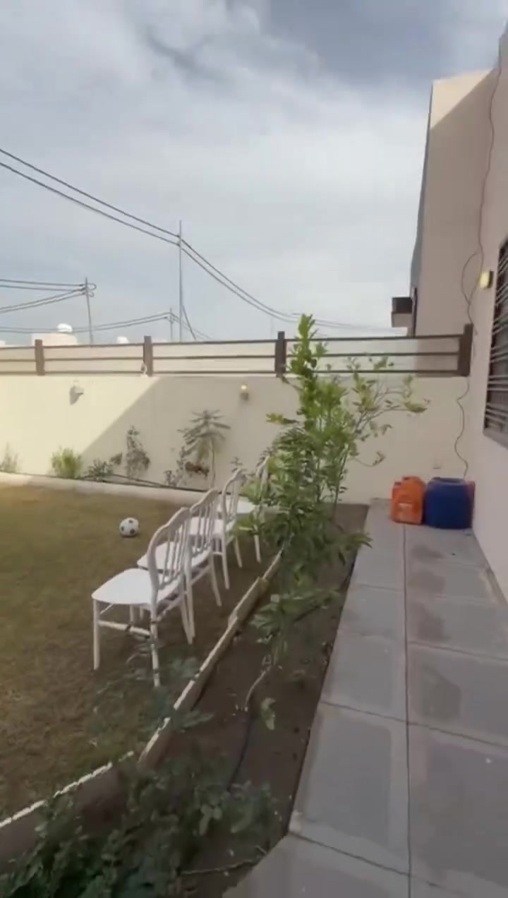 بيت للبيع
مجمع السلطان السكني مرحله رابعه وجه كربله 

يباع نقد او على المصرف العقاري 

نقد ٢٠٠ متر 

قرض صاعد البيت مصرف (١٦٠ مليون ) يبقن اربعين عل مصرف العقاري  

البيت بي اربع غرف نوم 

شارع ١٥ 

البيت استلام شركه نضافه ١٠٠ 

للاستفسار اكثر المراسله او الاتصال 

***********
