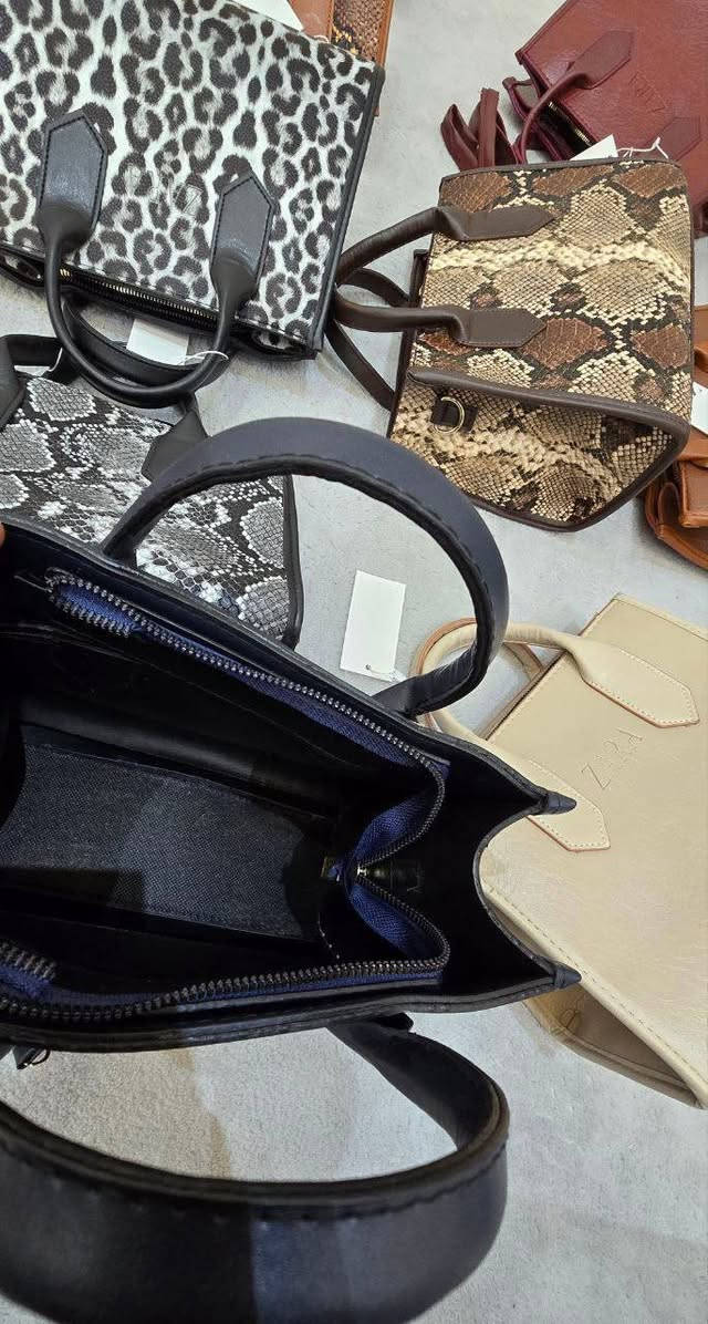 كوالتي 💯
العرض ↔️ 28
الاوتفاع ↕️ 18

https://t.me/lulubagsstyleرابط قناة 
متوفر جمله


**إذا كنت صاحب هذا الإعلان وتريد حذفه لأي سبب، رجاءا أرسل رسالة إلى الدعم الفني**