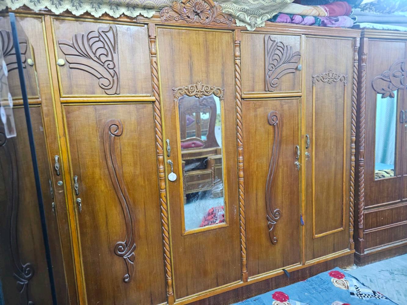 غرفة تسكام عراقي عوزها فقط تلميع مشتريها قبل سنة مكانها ديوانية 