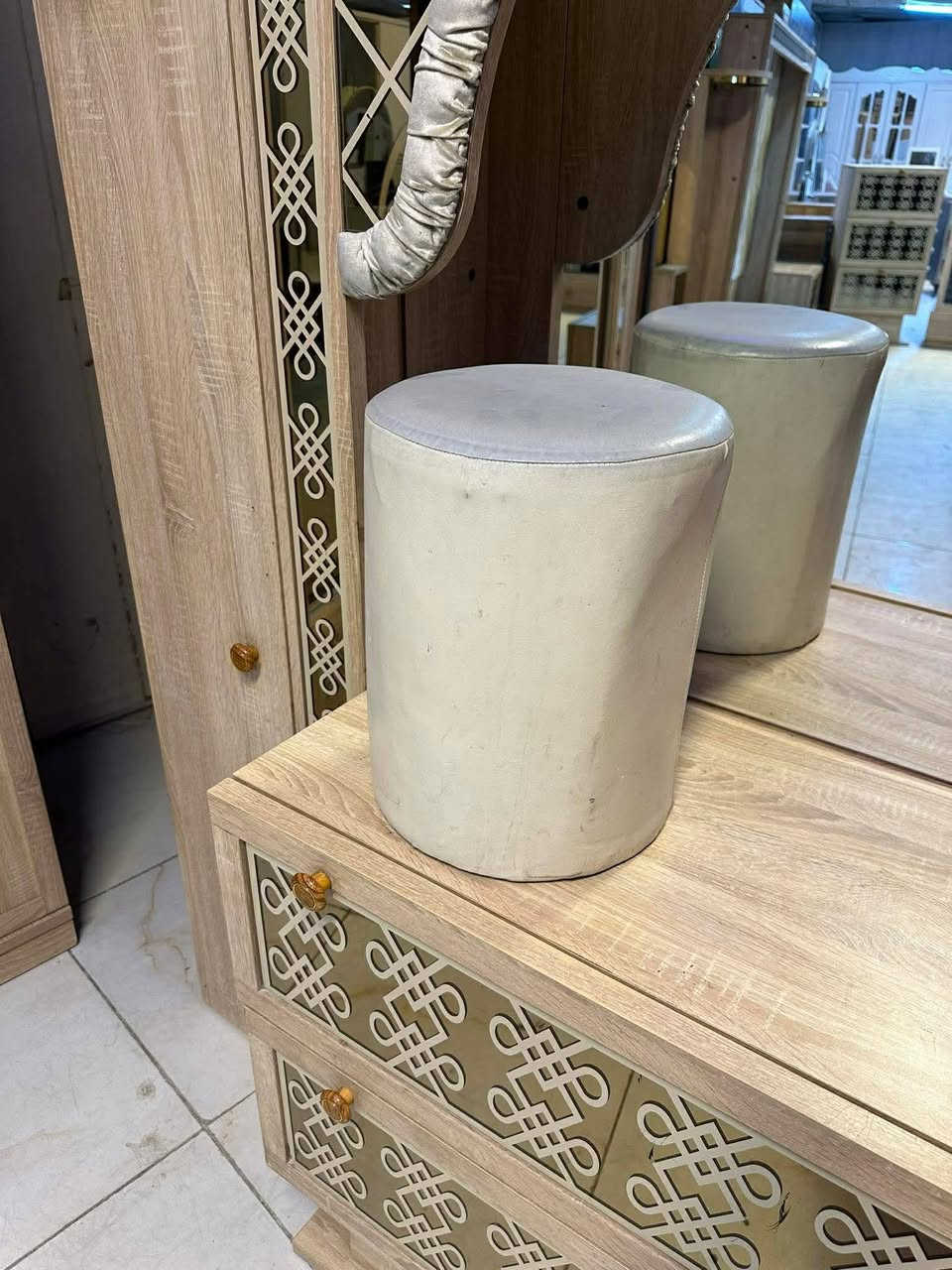 غرفه تركي مستخدمه 
غرفه  نضيفه مثل بل صور✨💎
غرفه 9 قطع موديل حديث🔥
غرفه خشب 🪵 ثكيل 😍✔️
غرفه ول توصيل وشد850 فقط ✔️


**إذا كنت صاحب هذا الإعلان وتريد حذفه لأي سبب، رجاءا أرسل رسالة إلى الدعم الفني**
