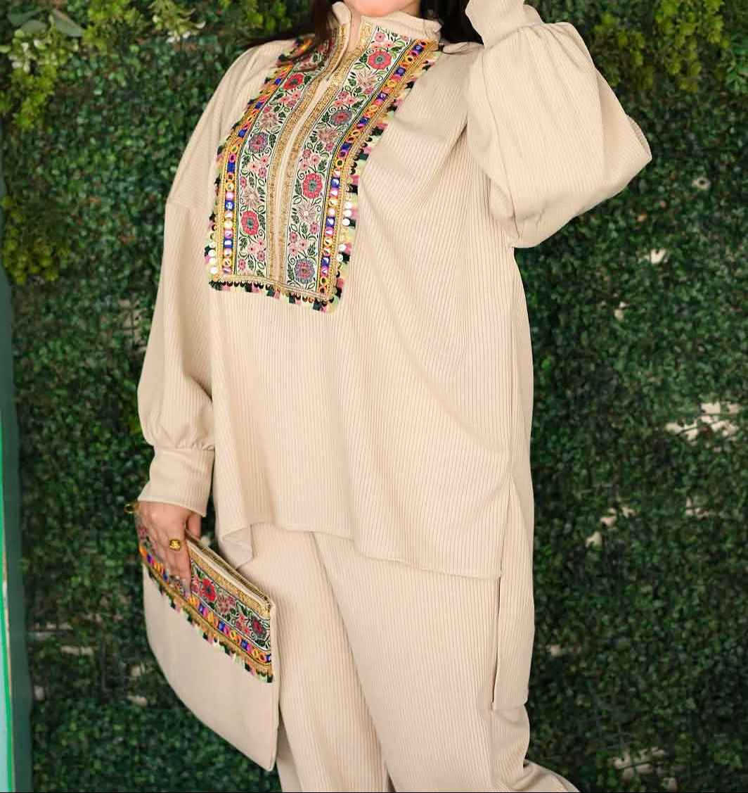 سوت كامل يخليها مميزة ومش عند أي حد 🌟
✔ واسعة ومريحة ومبتبينش شكل الجسم
✔ بالحزام الداخلي تضبّطيها على مزاجك
– مريحة؟ وسّعيها – تبين الجسم؟ شدّيها
المقاسات —من 60 لحد 130 كيلو 
✔ قماش ريب مستورد ناعم جدًا
🎨 الألوان المتاحة:
🖤 أسود 🤍 بيج 🍷 نبيتي 🌿 زيتي شبرا الخيمة قسم 1, القليوبية


**إذا كنت صاحب هذا الإعلان وتريد حذفه لأي سبب، رجاءا أرسل رسالة إلى الدعم الفني**