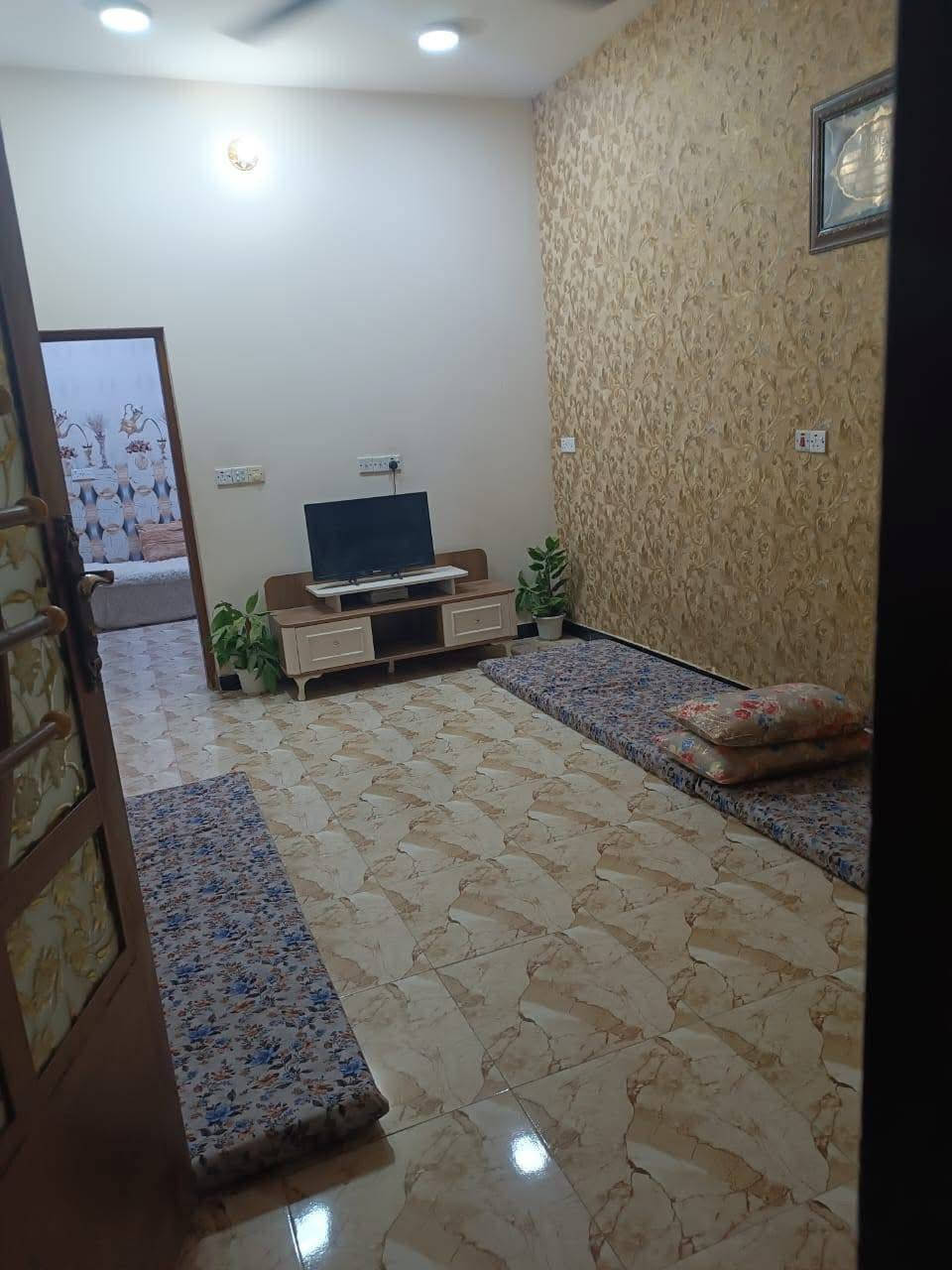 دار للبيع المساحة 115 طابق واحد استقبال وحولي ومطبخ وغرفة نوم وصحيات داخل  وخارجية البناء حديث انبيع على المبادرة قفل 115 العنوان بغداد  ابو غريب خرنابات القديمة مقابل الالفين للاتصال ***********/***********
