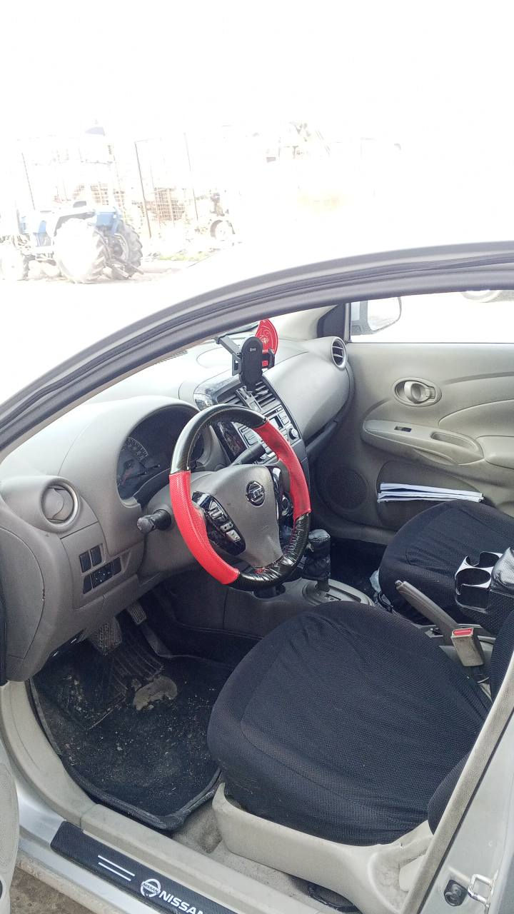 اکشمیبا 2016 سەیارەکە سێ پارچەی بۆیاغە جەمپەکی غفیفی پێش و پشتی هەیە وە نەرمە تەزرەکیشی هەیە بە چاو نابیندرێ چوار تایەی نوێی لەسەرە سەنەوی نوێیە 
*********** أربيل, العراق
