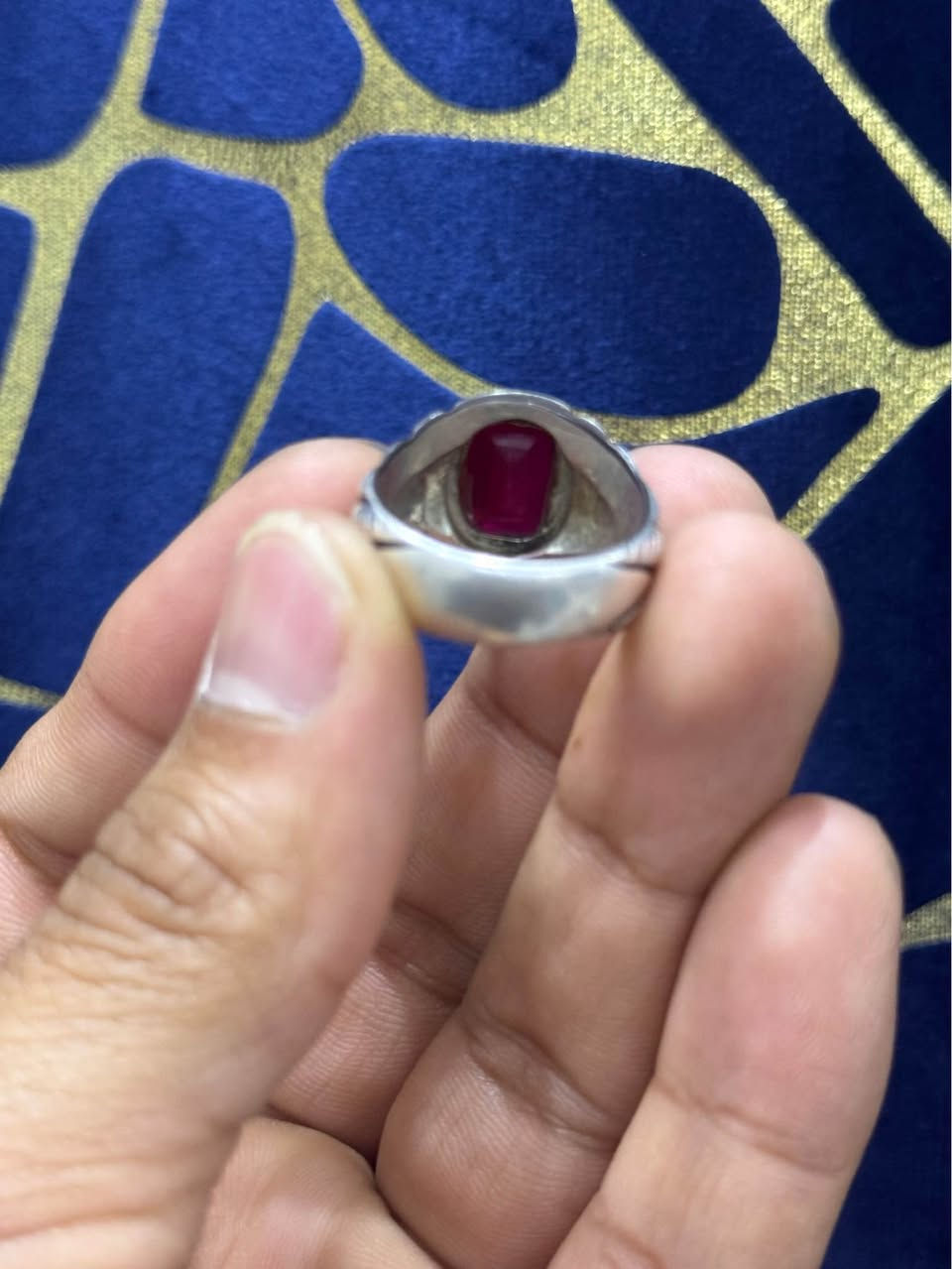 اللهم صل على محمد وال محمد 
خاتم ياقوت بشميري داير ذهب عيار 21
قطعه في منتهى الروعه والجمال
صياغه يدويه صياغه البغلاوه
فضه عيار 925 مقاس 20/21
يتوفر توصيل كافة المحافضات البصرة, العراق


**إذا كنت صاحب هذا الإعلان وتريد حذفه لأي سبب، رجاءا أرسل رسالة إلى الدعم الفني**