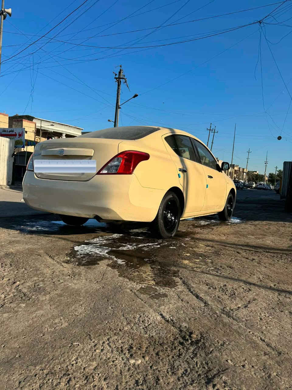 السلام عليكم
سيارة 2014 مكفولة من الضربة والصبغ ممفتوح أي برغي بيها محرك كير كلها جديد كلها على وضعيه الشركة 
***********
