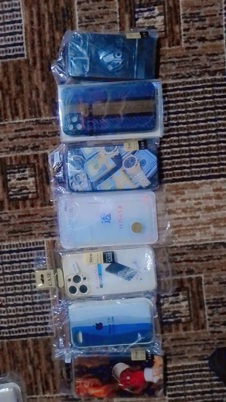 كفرات جمله فقط ايفون ودلكسي وسامسونك جمله سعر الكفر ب 500دينار حوالي 250كفر ولوازق هم موجوده المكان تكريت ***********
