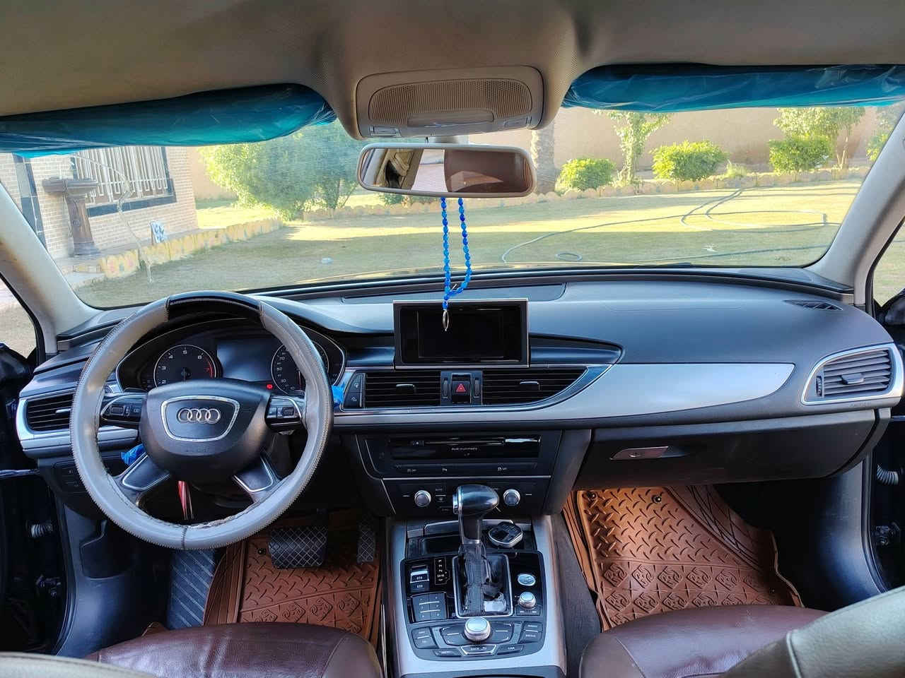 السلام عليكم
اودي 13اي6 فول ماعدا الفتحه رقم اربيل 
ضررها فقط الباب الخلفي عكس السايق 
السعر 90 بيه مجال 
المكان ديالى الخالص
***********
