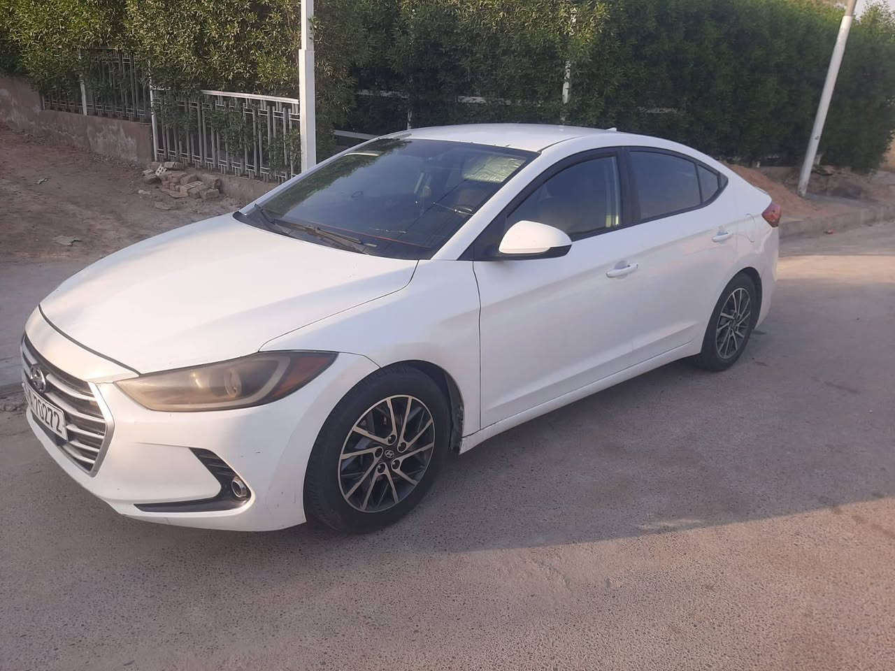 النترا 2017 لون ابيض امريكي ضررها جاملغ امامي ايسر
كير محرك تبريد مكفول 
السعر 120 بيها مجال 
السياره بأسمي تحويل مثل ما تريد
***********
***********   مكلف بالنشر فقط غير متواجد على الفيس
