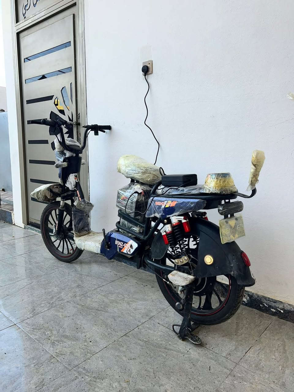 سلام عليكم بايسكل شحن للبيع مستخدم قليل شاشه كامل كله شغال موديل 24بطاريات بل كارتون مصار 5ايام من شديتهن سعر350بي مجال.             ***********
