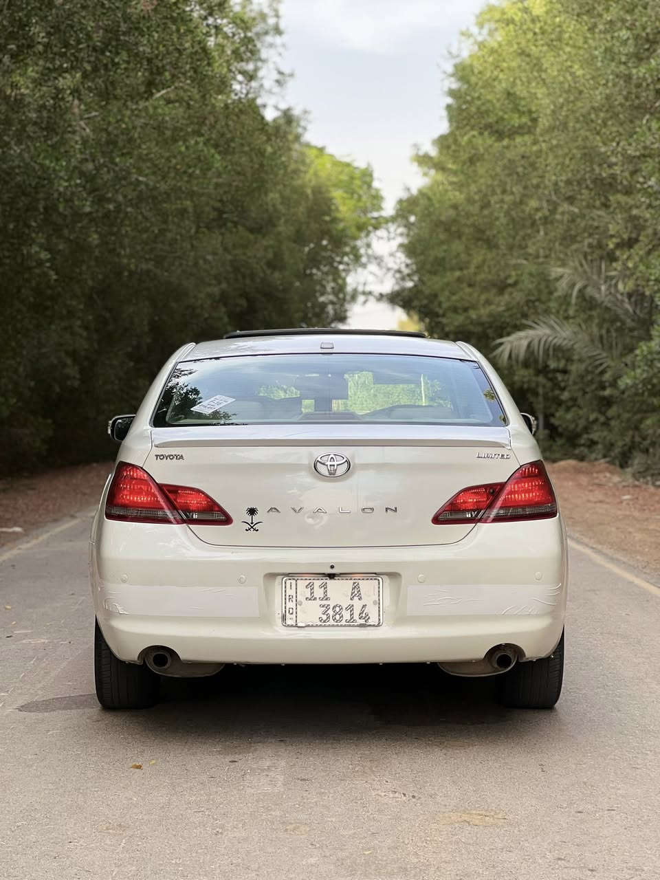 السلام عليكم 🤍
افيلون TOYOTA موديل (2008) خليجي 
رقم بغداد أنكليزي (باسمي) تحويل مباشر ثاني يوم محرك (3500) محرك وكير مكفولات حداديه امامي خلفي جديد 
تخم تاير جديد منضومه تبريد كامله جديده تبريد ثلج ❄️ 
المواصفات 
سلايد روف 
كشنات جلد +كهرباء 
خزن ميموري 
شاشه مع كامره خلفيه 
تحكم ستيرن 
بصمه أبواب عدد 5 
أنار ترحيب ع قرب 
وبعد هواي مواصفات بيه 
السياره بيه رشات صبغ شرط بدون ضربه فقط كلير سياره جديده مال بيت جني 
العنوان واسط 
السعر اتصل على الرقم او خاص بسبب النفوس الضعيفه 
رقم الهاتف ***********
