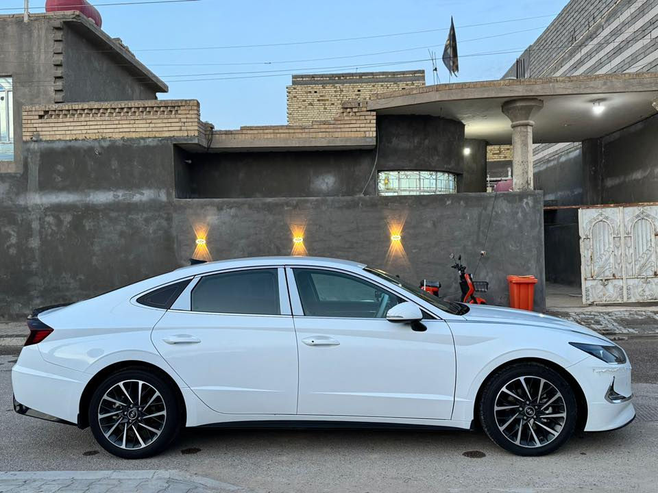 السلام عليكم
سوناتا 2023 خليجي اصل ( كتابه عربي ) 
ماشيه 100  km
فول مواصفات (( عدا البنوراما ))
 
بصمه
بردات خلفيه 
حساس مطر 
سايد بريك بصمه
صندوق ذكي 
ترحيب عند الاقتراب 
كامرا خلفيه
شاحن وايرلس 
تشغيل عن بعد 
شاشه كار بلي
شاشه تبريد
مري شفط 
5 انظمه قياده 
( Normal, Eco,Sport,Smart,Custom)
ويل 18
مكينه ٢٥٠٠  Mpi
حساسات خلفيه واماميه
تخم تايرات قبل كم يوم وشرط ياباني اصلي 
السبير المقدس ( ما نازل )
بيه بارد بالصندوك كد شبر فقط   بدون ضربه بدون تعديل بدون تبديل 
السياره استخدام شخصي
سياره على وضع الشركه ومي الشركه بيها
السياره رقم بغداد بسمي 
مكاني بصره / قضاء المدينه 
السعر 200 وبيه مجال 
      ***********
