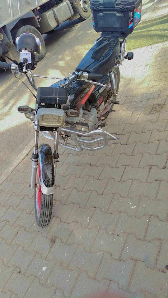 السلام عليكم 
دراجه ايراني اربعه كير موديل 15وراق كامله 5اوراق اصليه كهربائيات شغاله كامله بيها خيط تبخير دراجه نكره سلف دراجه مال جناي 
السعر /٣٢٥وبيها مجال قليل🩵🩵
للاستفسار ***********
