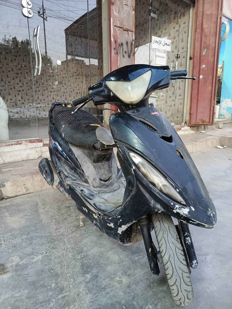 سلام عليكم دراجه كامكو G4 للبيع شغاله بس دخن بالشطره شلعه ومعدل تخبل سعر 225 وبيه مجال 
تصل ***********

