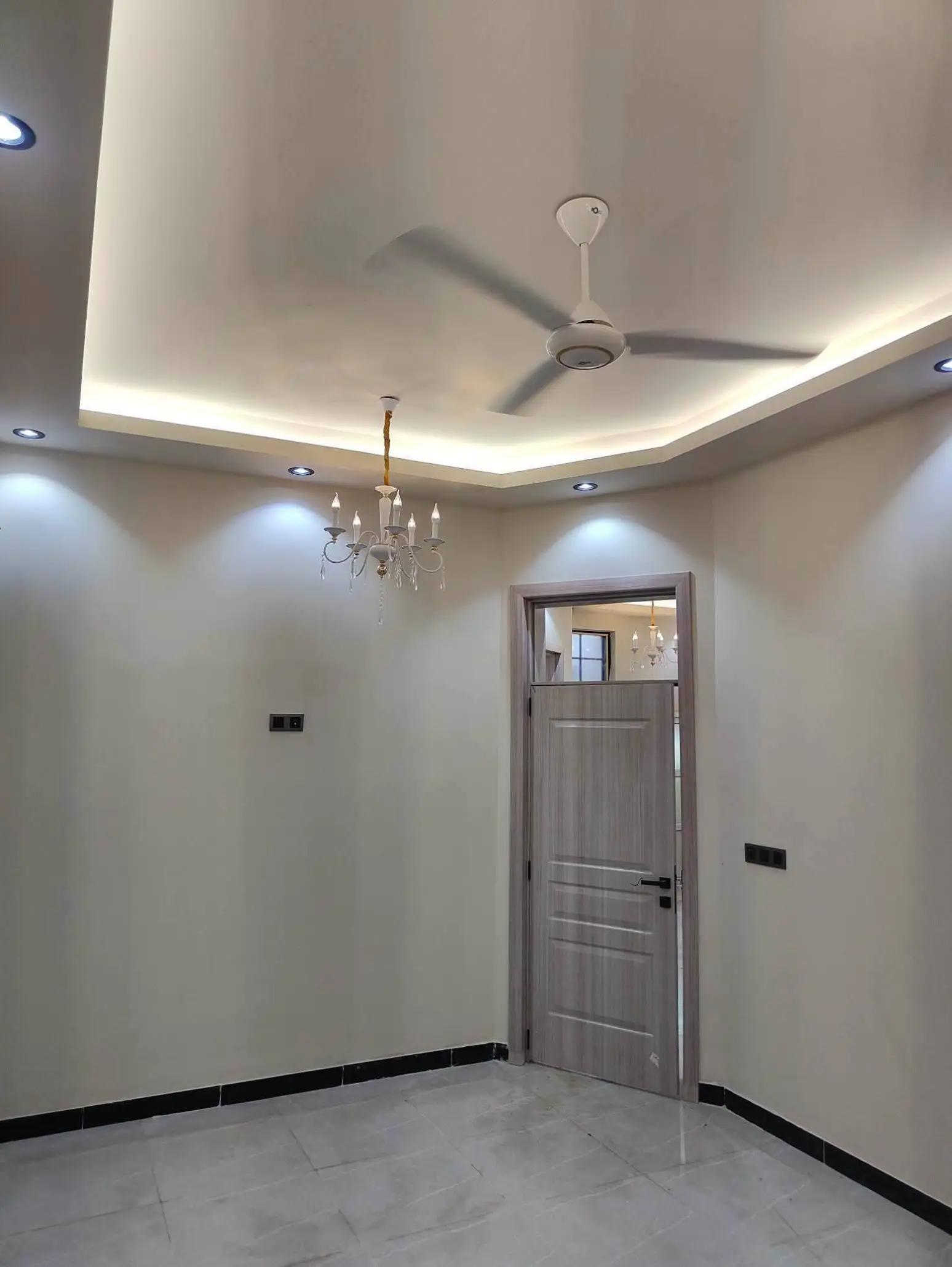 🏡 بيت للبيع في كربلاء – حي الحوراء 📍 العنوان: كربلاء، حي الحوراء جهة باب بغداد، عمود 37، نزلة القاضي./[ السعر 158 مليون[ 🔹 المساحة: 100 متر 🔹 الواجهة: 8 متر 🔹 النزال: 12.5 متر 🔹 البناء: طابقين 🔹 عدد الغرف: 4 غرف نوم 🔹 البناء جديد 🔹 المواد المستخدمة: طابوق جمهوري + كونكريت مسلح ✅ جميع الخدمات متوفرة ✅ تبليط، مجاري،  للمزيد من الاستفسار اتصل واتساب *********** /***********
