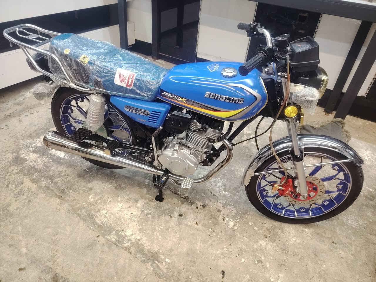 سلام عليكم سيفان موديل ٢١ طالعه ٢٥ اصولي وكيله العارضي سعر ٩٠٠ وبيه مجال العنوان نجف حي جامعه رقم ***********
